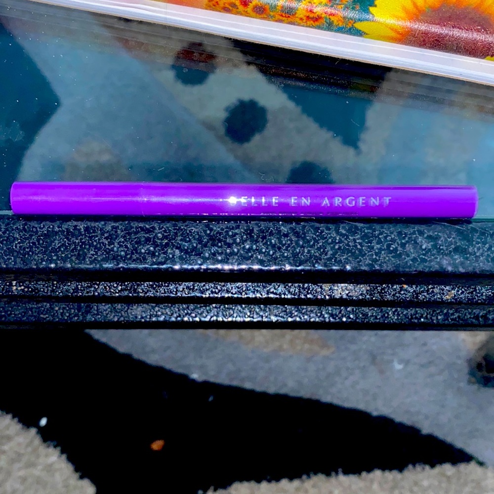 Belle En Argent “Fine Print Liquid Liner”